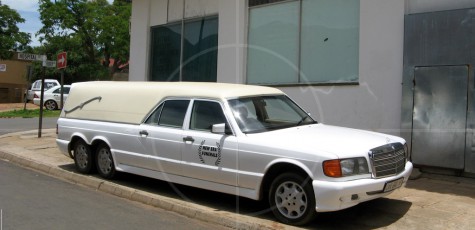 Mercedes-Benz W126 Hearse | Drive-by Snapshots by Sebastian Motsch (2007)