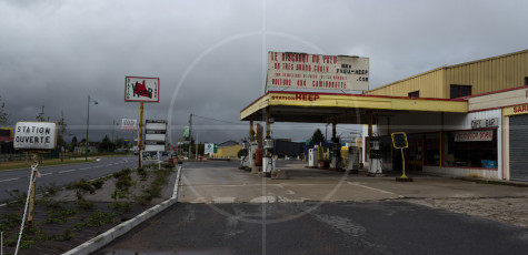 Station Service Ouverte France | Drive-by Snapshots by Sebastian Motsch (2013)